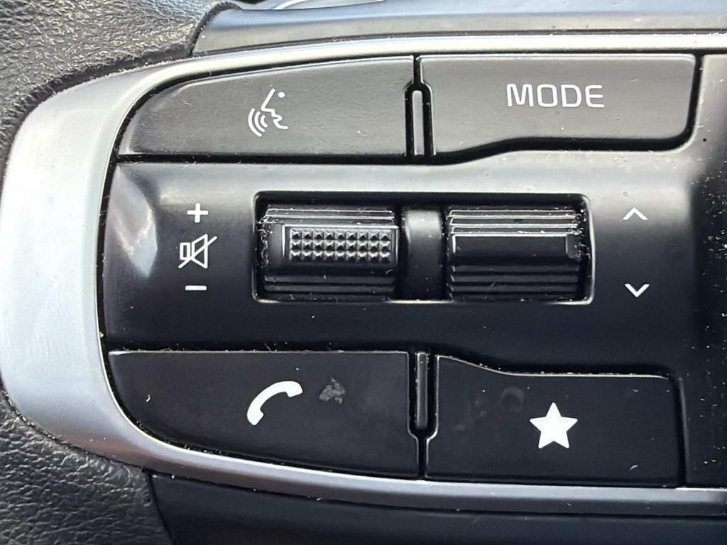 Used 2025 Kia Sportage LX FWD image 19