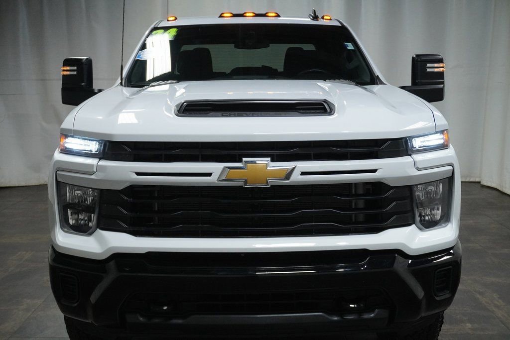 Used 2024 Chevrolet Silverado 2500 Custom w/ Custom Convenience Package image 10