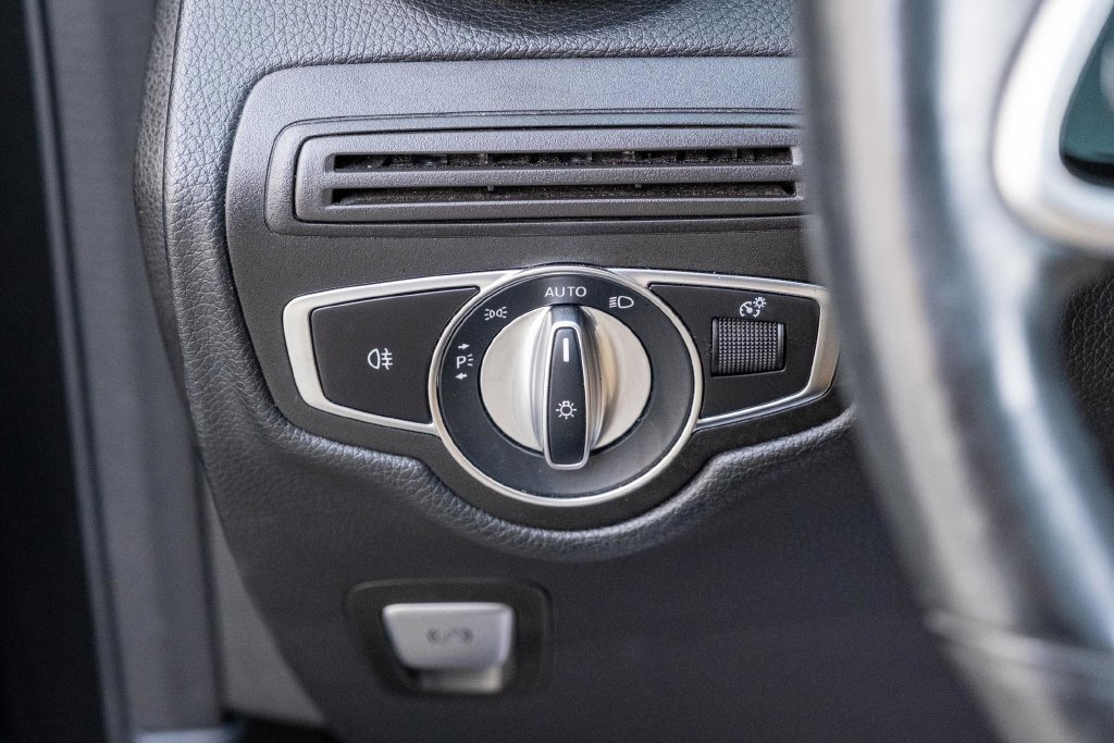 Used 2021 Mercedes-Benz GLC 300 4MATIC image 19