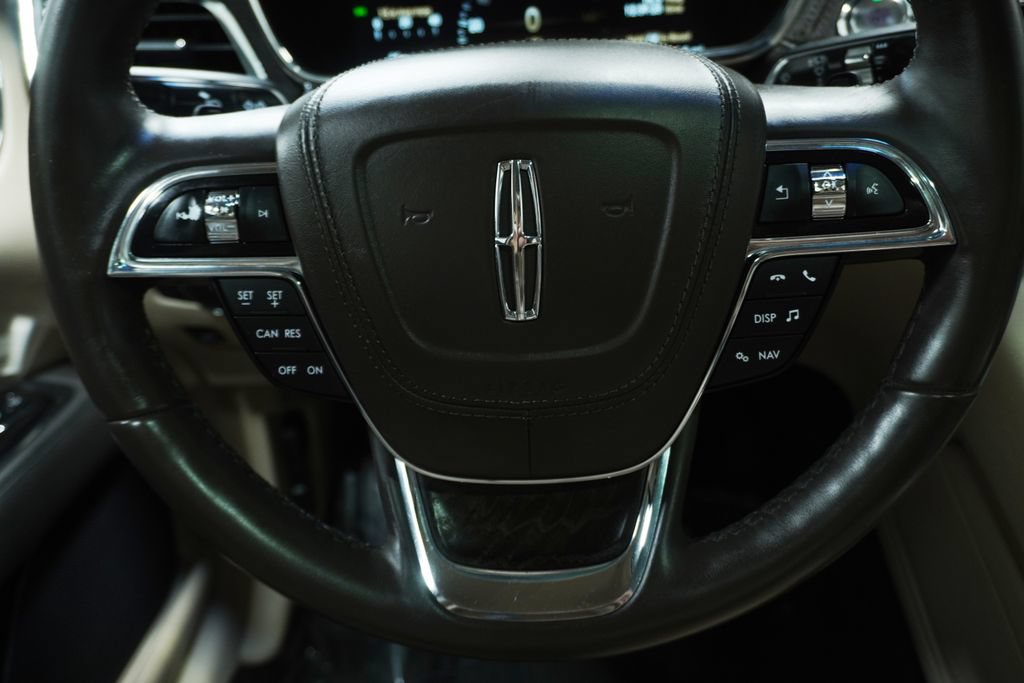 Used 2017 Lincoln Continental Select FWD image 18