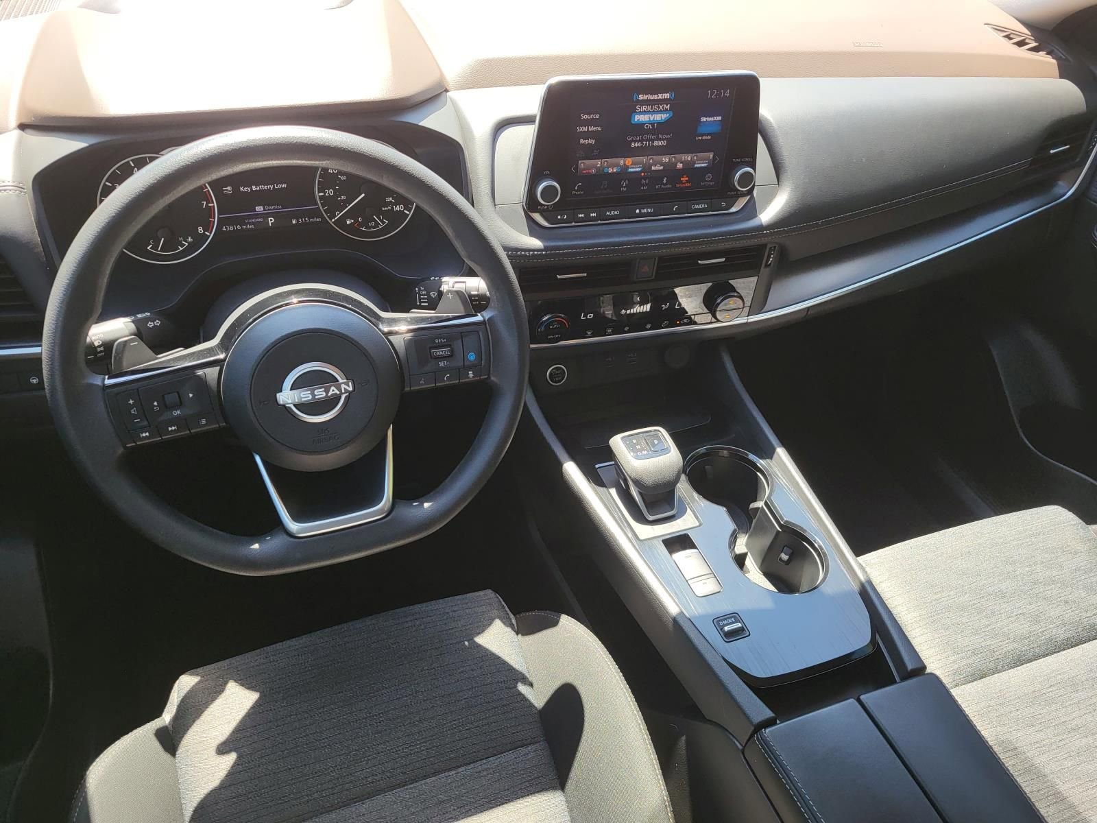 Used 2023 Nissan Rogue SV image 2