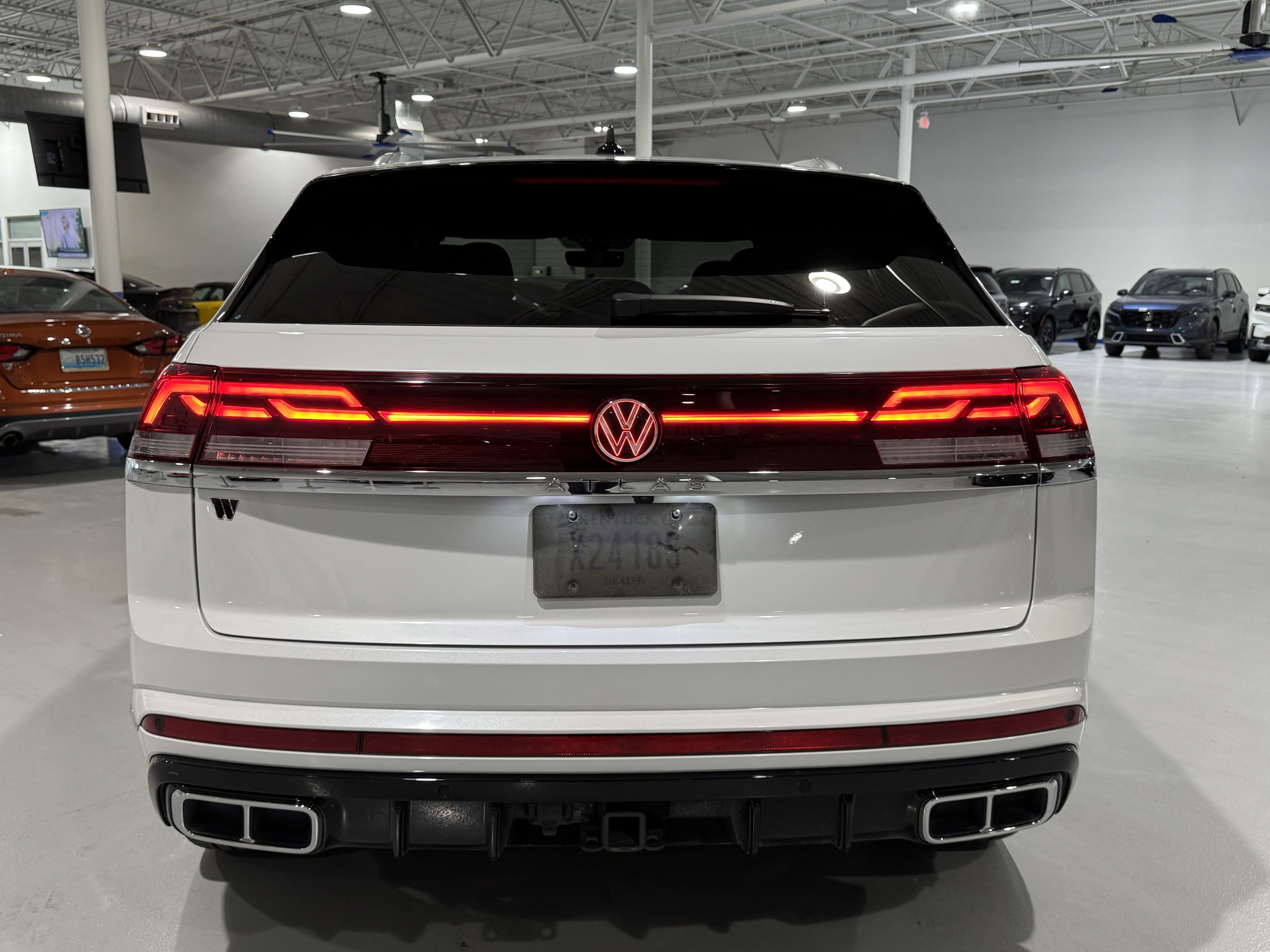 Used 2024 Volkswagen Atlas Cross Sport SEL R-Line image 19