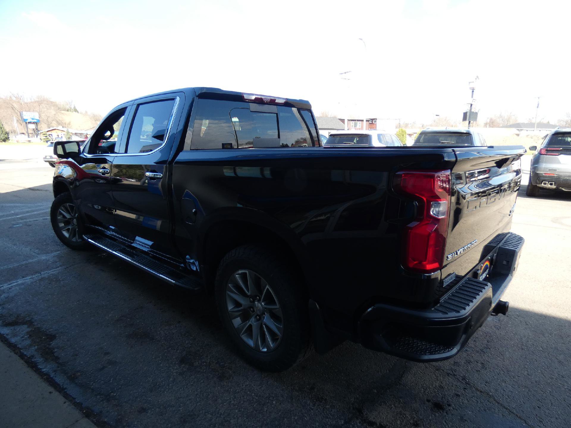 Used 2021 Chevrolet Silverado 1500 High Country w/ Technology Package AWD/4WD image 10