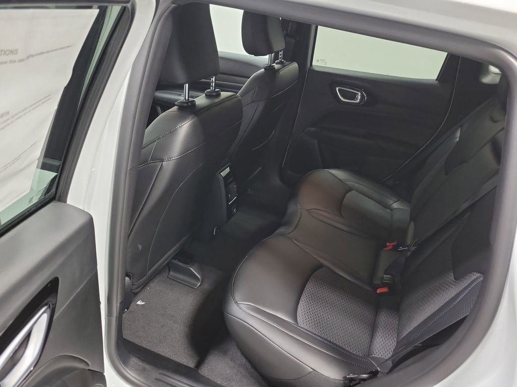 New 2026 Jeep Compass Latitude image 9