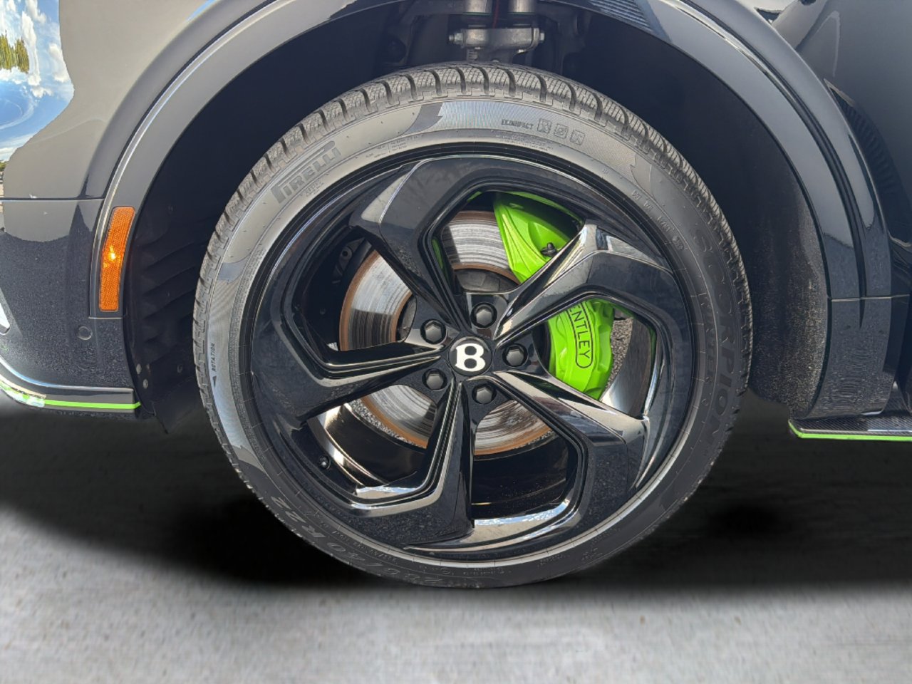 Used 2025 Bentley Bentayga AWD/4WD image 6