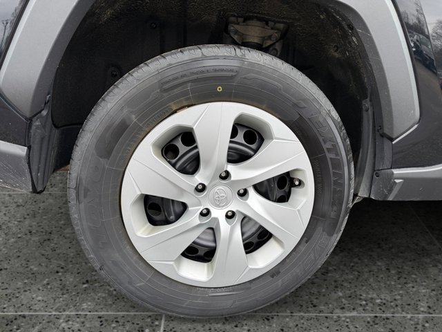 Used 2020 Toyota RAV4 LE image 12