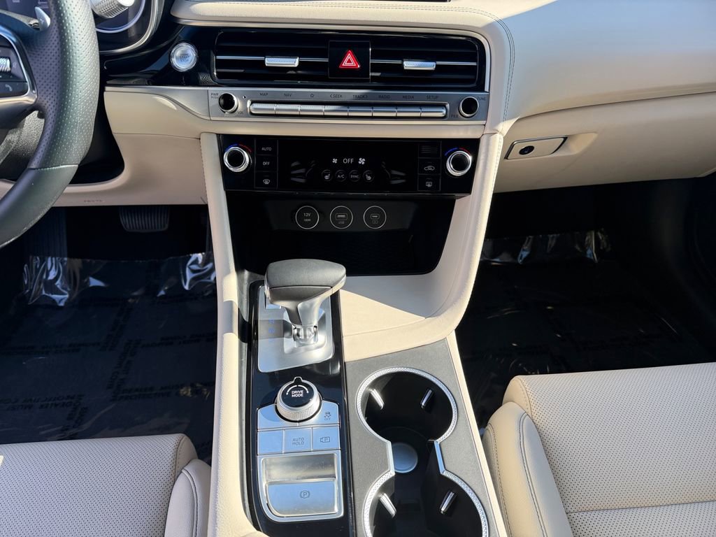 Used 2026 Genesis G70 2.5T image 11