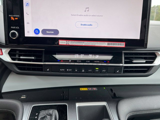 Used 2025 Toyota Sienna XLE w/ XLE Plus Package AWD/4WD image 18