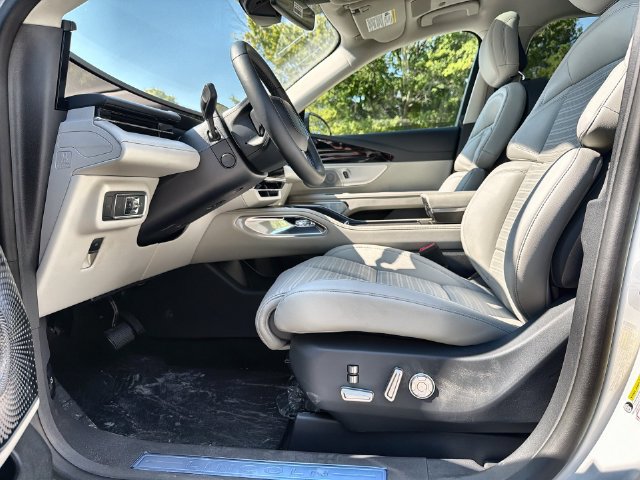 New 2026 Lincoln Nautilus Reserve AWD/4WD image 12