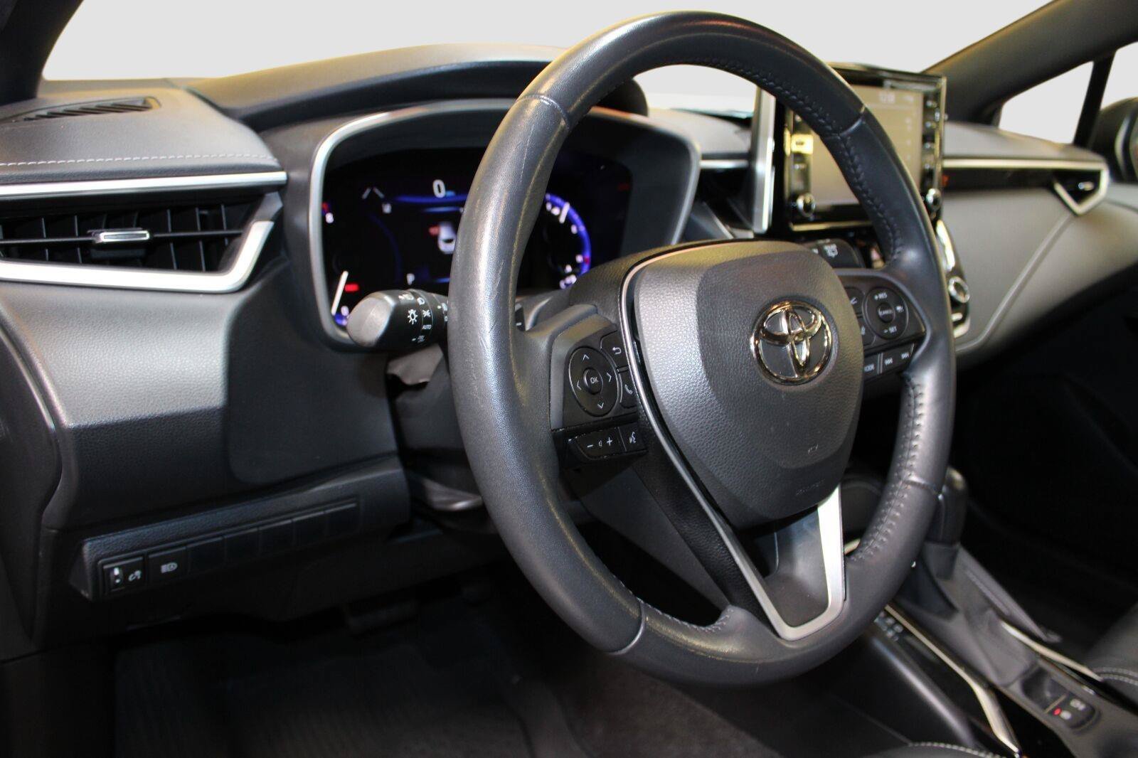 Used 2021 Toyota Corolla XSE FWD image 17