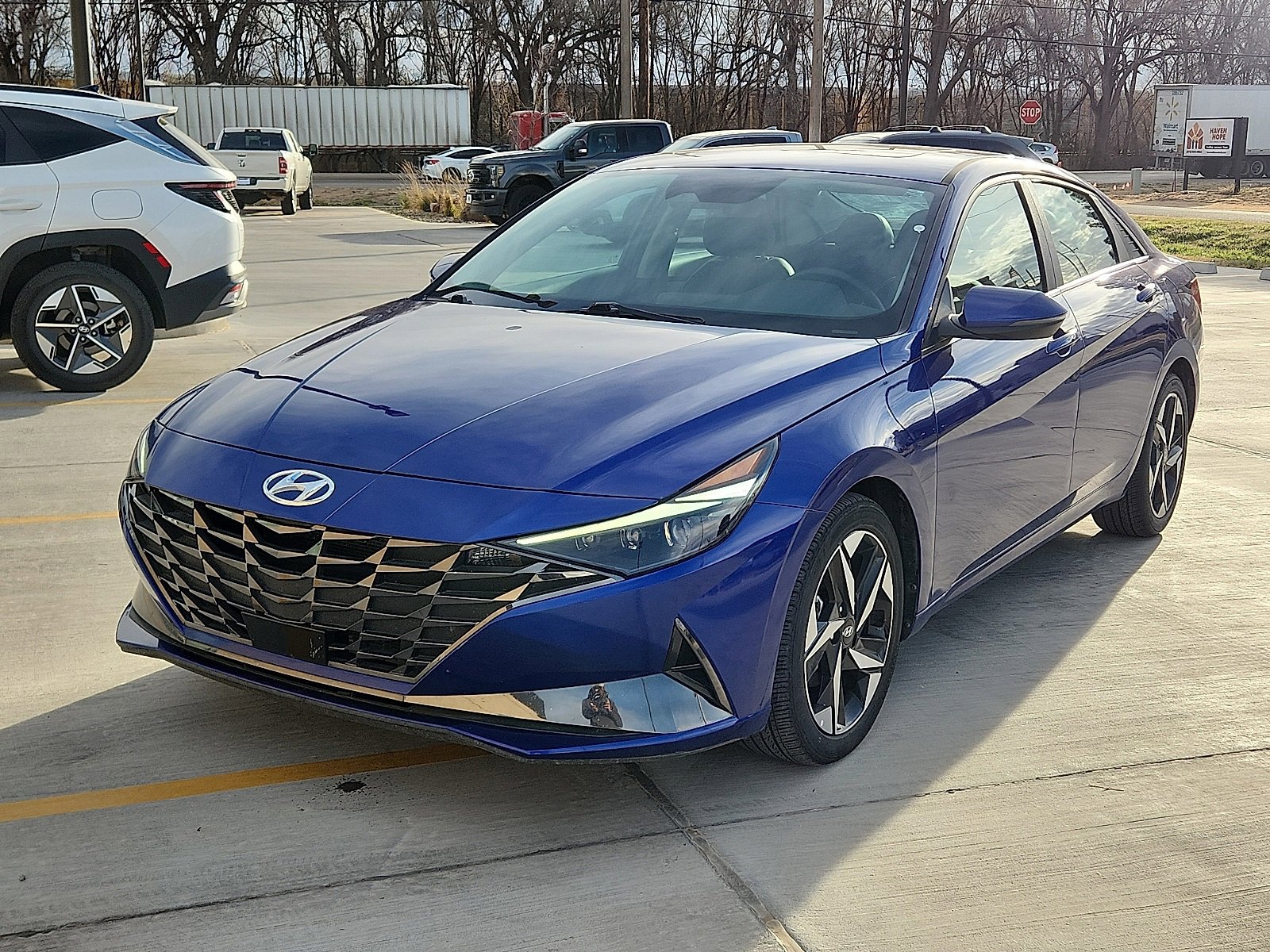 Used 2023 Hyundai Elantra Limited image 1