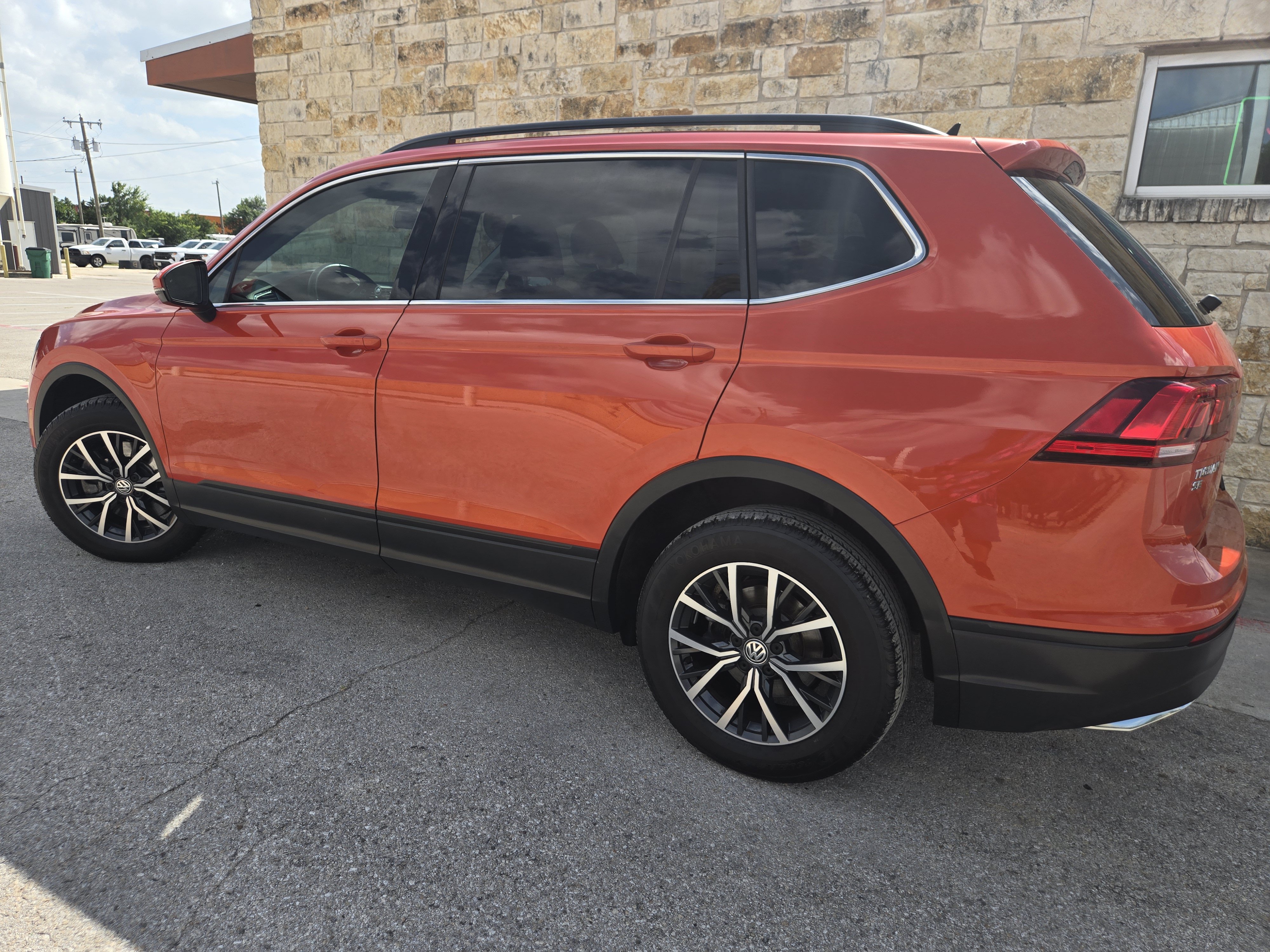 Used 2019 Volkswagen Tiguan SE FWD image 3