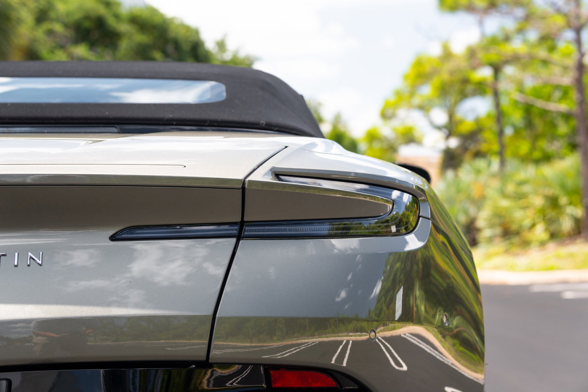 Used 2024 Aston Martin DB12 Convertible RWD image 16