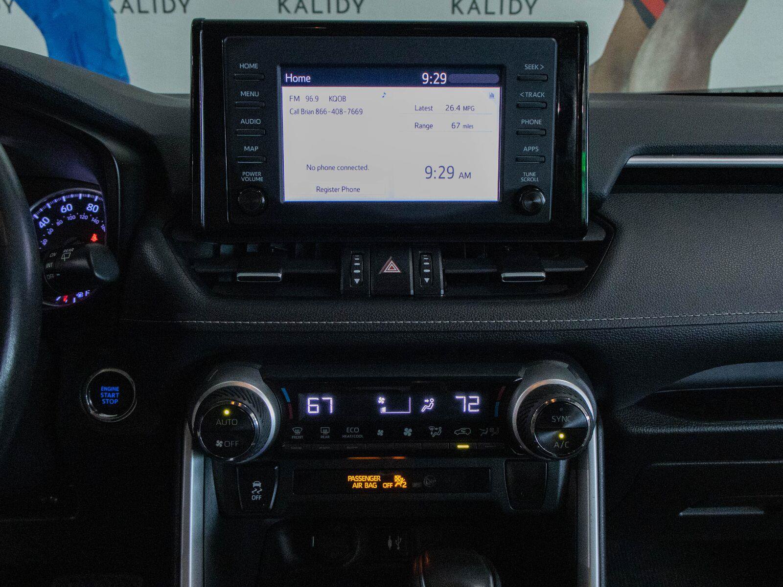 Used 2019 Toyota RAV4 XLE Premium FWD image 4