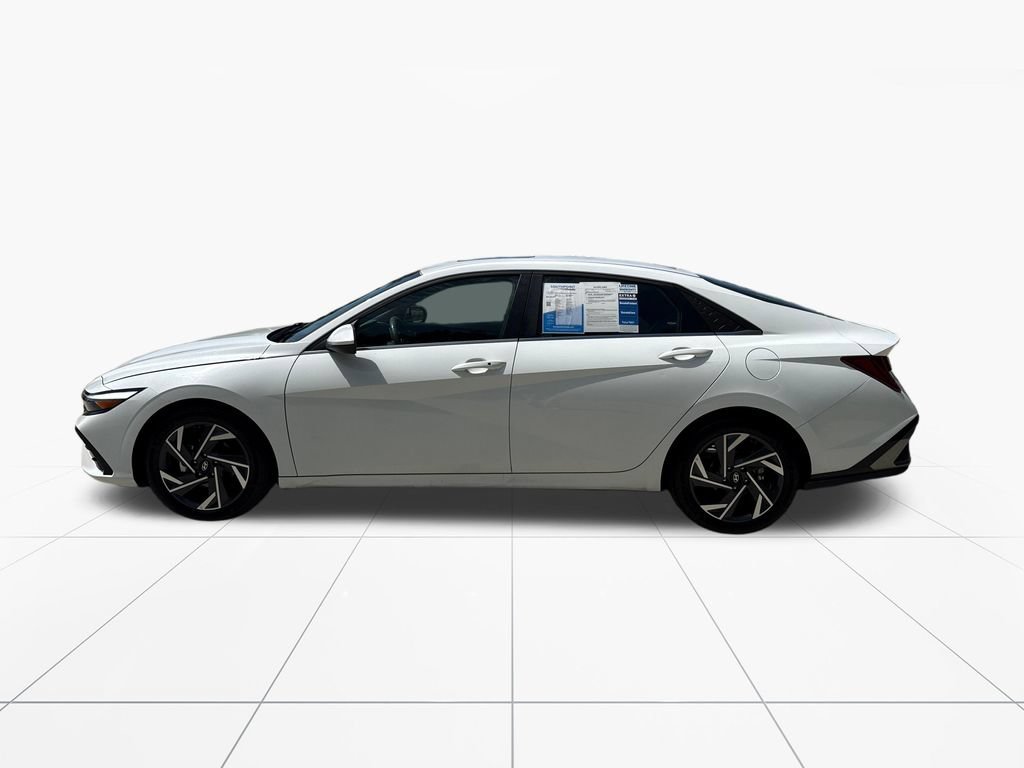 Used 2025 Hyundai Elantra SEL FWD image 4