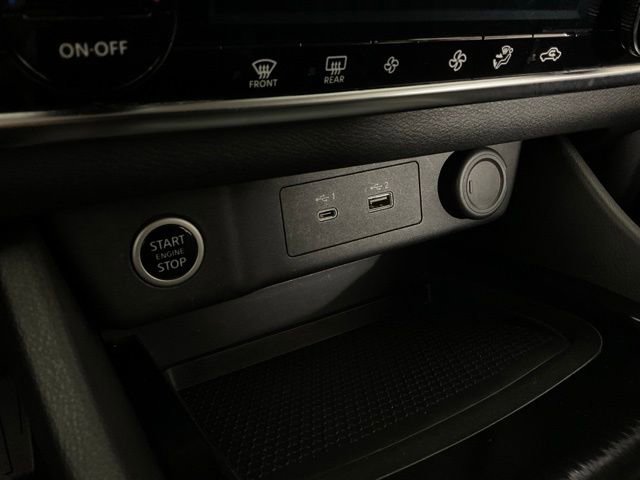 Used 2021 Nissan Rogue SV image 16