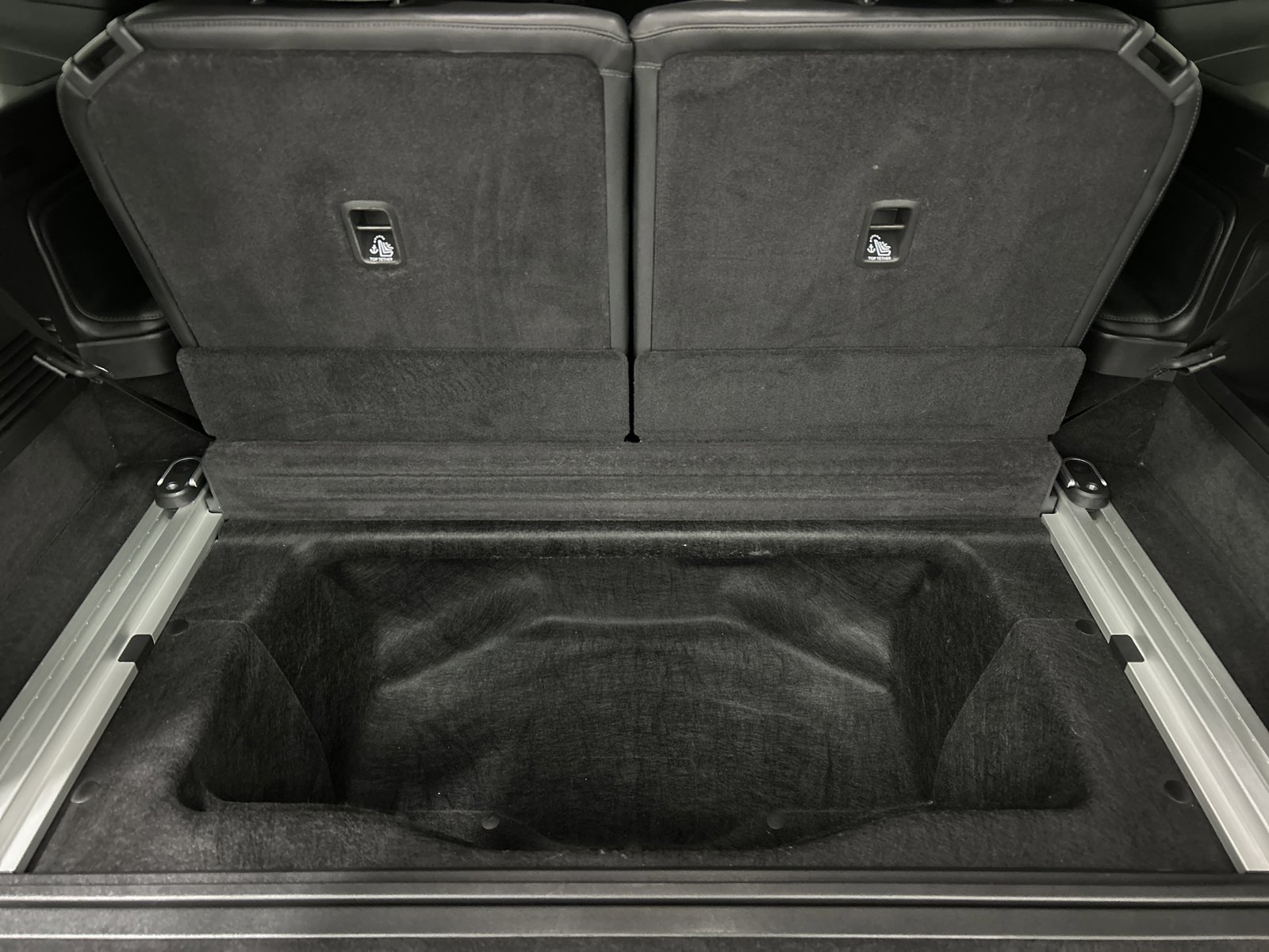 Used 2025 Rivian R1S Adventure image 26