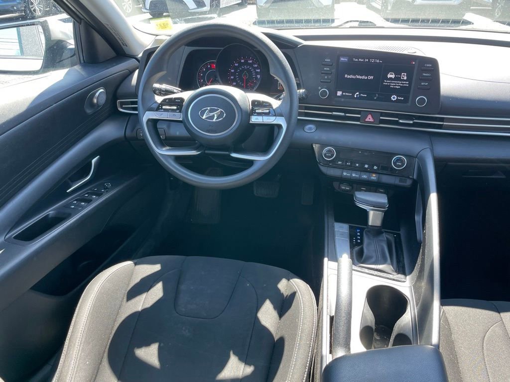 Used 2023 Hyundai Elantra SEL w/ Preferred Accessory Package image 8