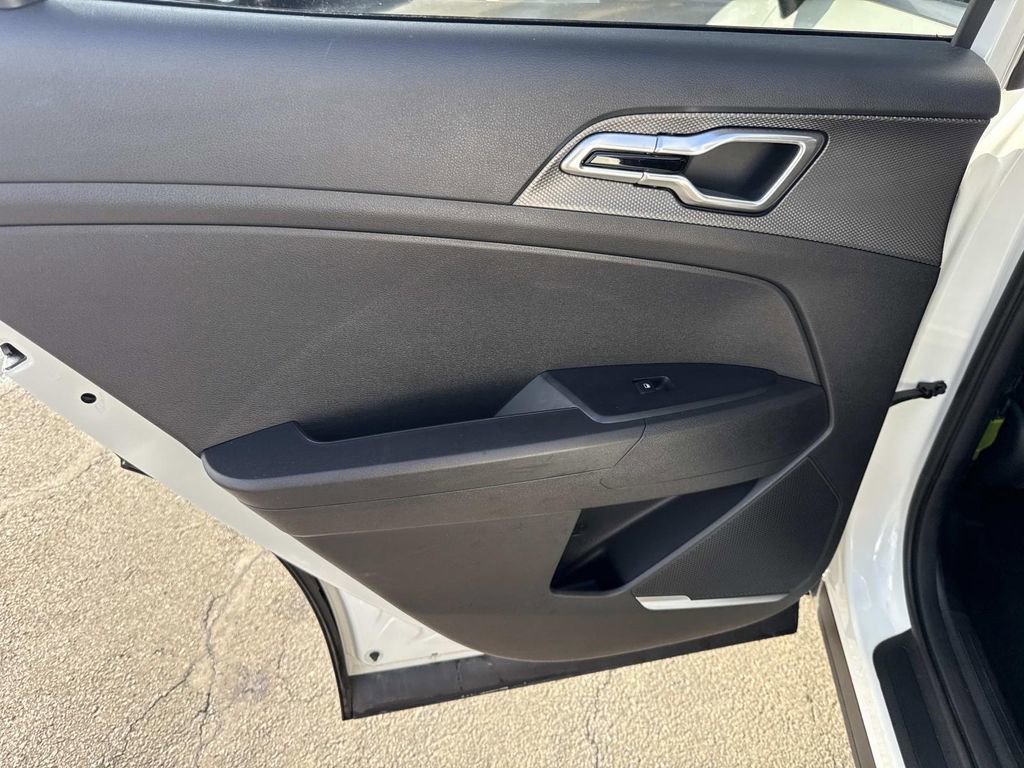 Used 2024 Kia Sportage LX image 16