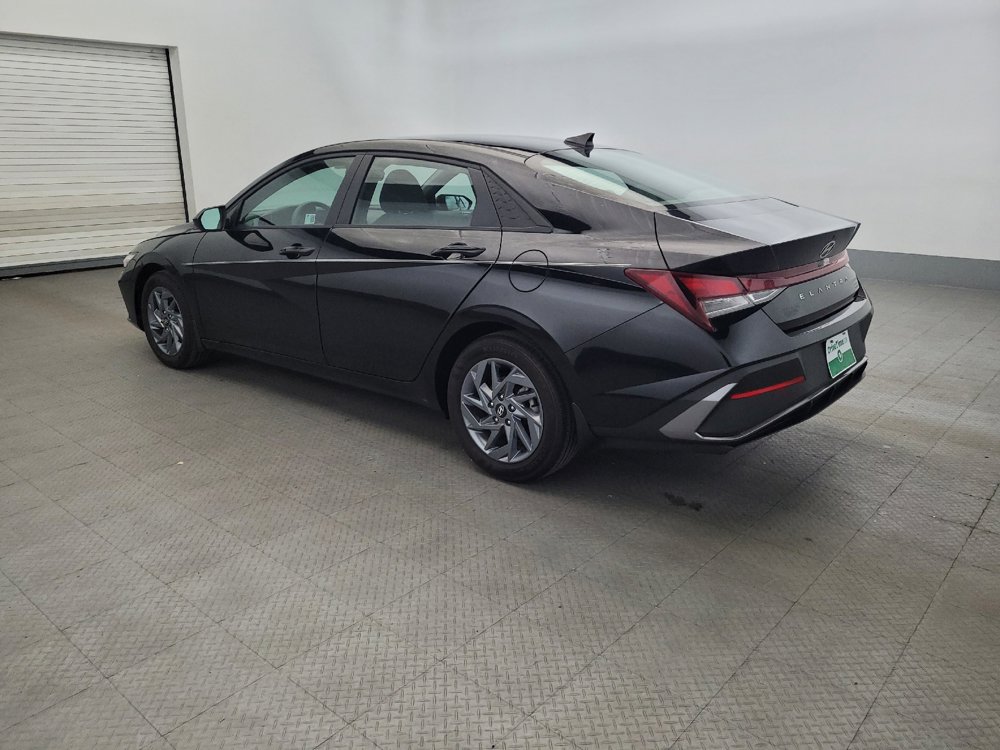 Used 2024 Hyundai Elantra SEL FWD image 3