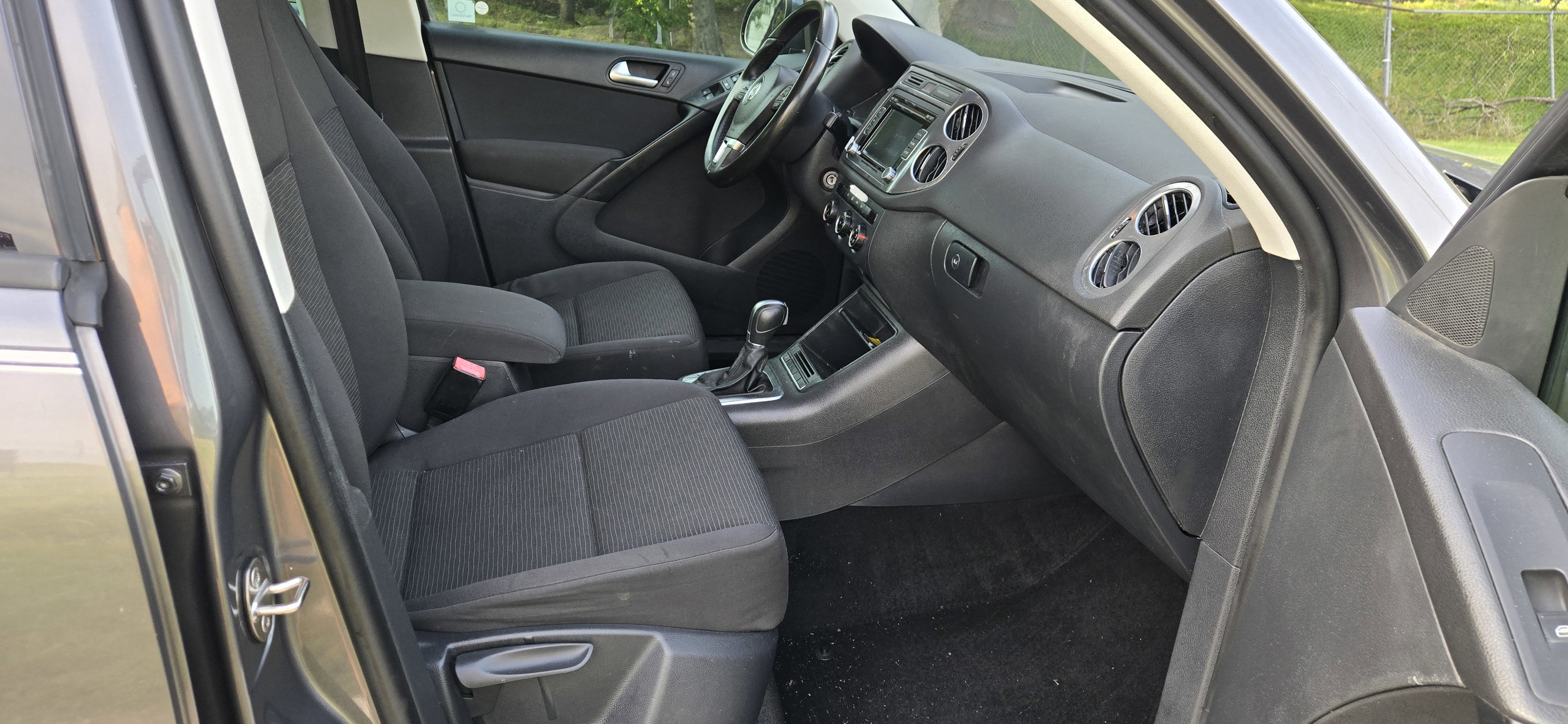 Used 2015 Volkswagen Tiguan S FWD image 23