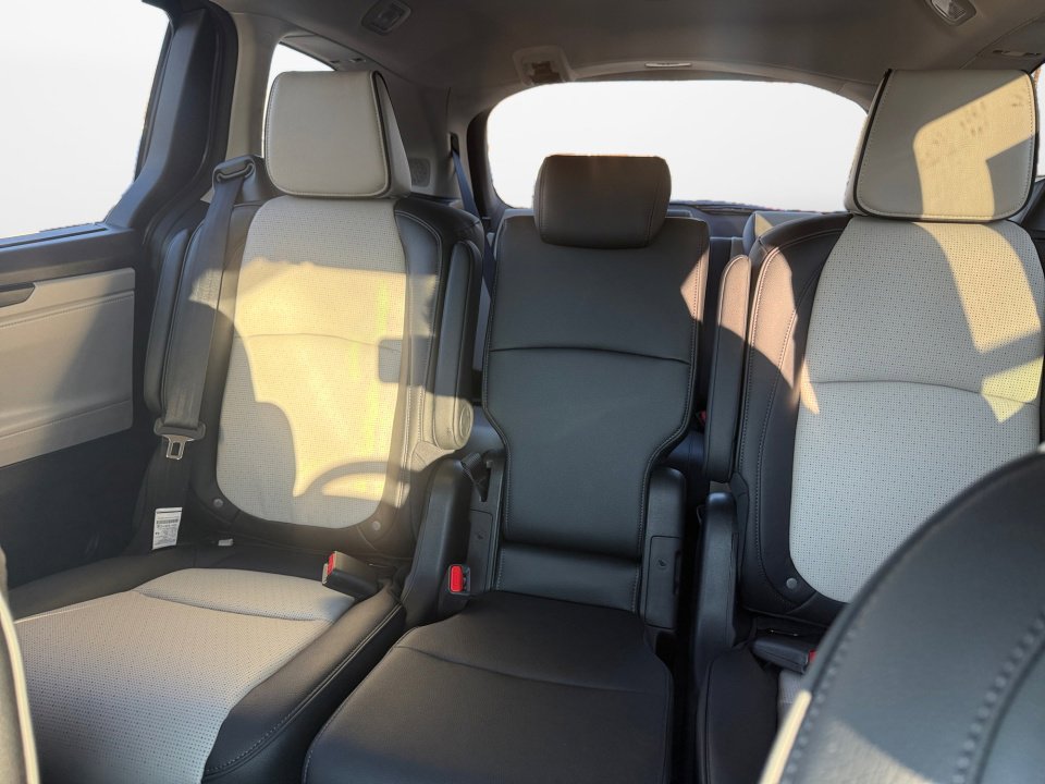 Used 2026 Honda Odyssey Elite image 12