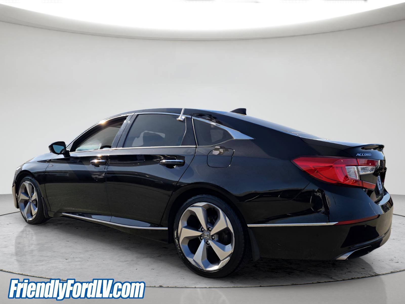 Used 2018 Honda Accord Touring image 4