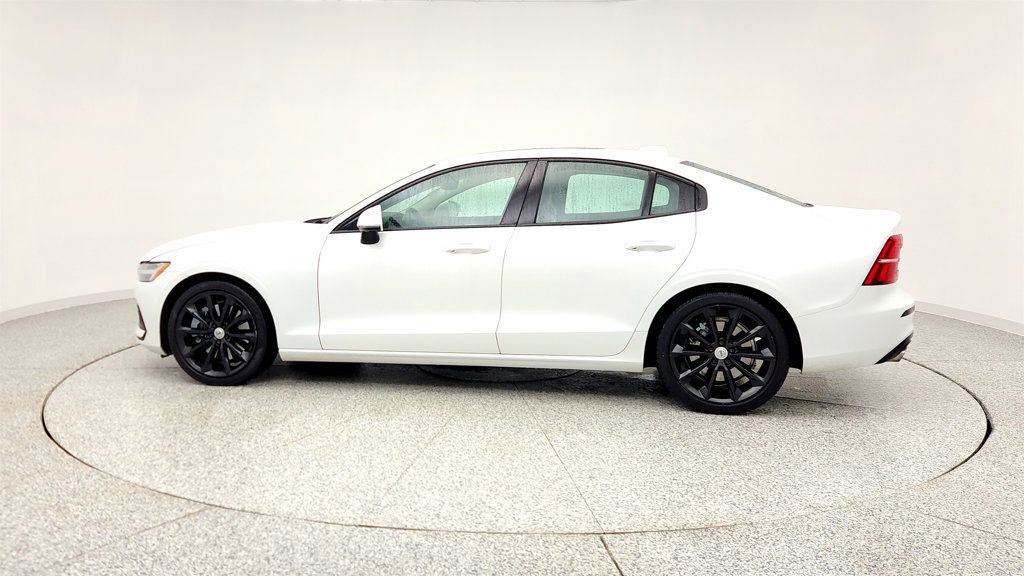 Used 2021 Volvo S60 T6 Momentum w/ Advanced Package image 8