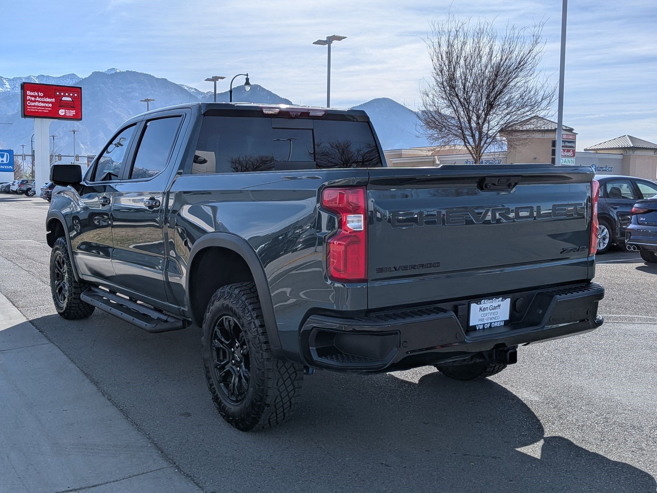 Used 2025 Chevrolet Silverado 1500 ZR2 w/ Technology Package image 9
