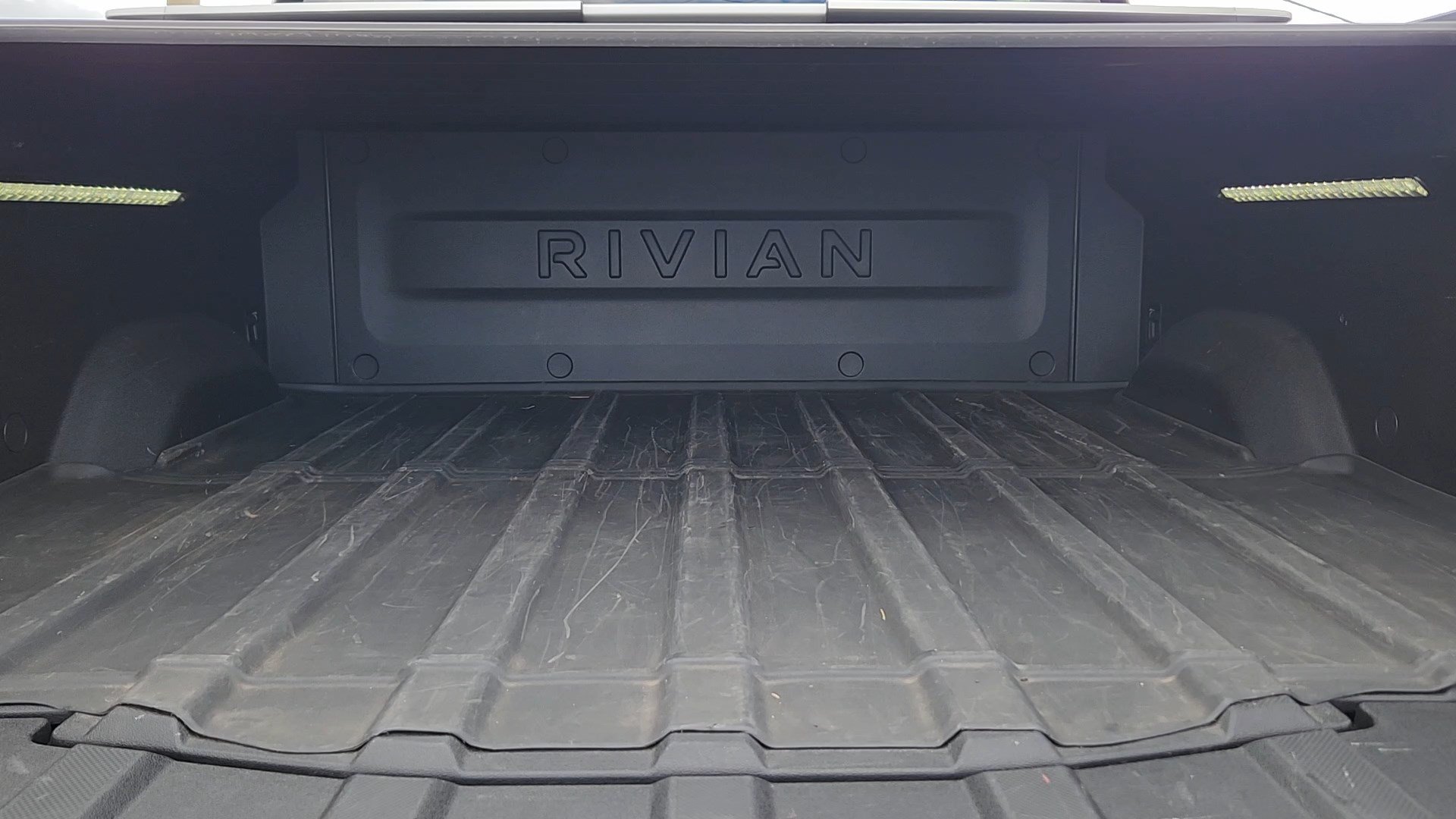 Used 2025 Rivian R1T Premium Tri AWD/4WD image 22