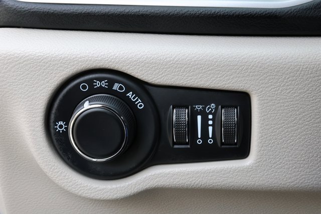 Used 2024 Chrysler Voyager LX image 19