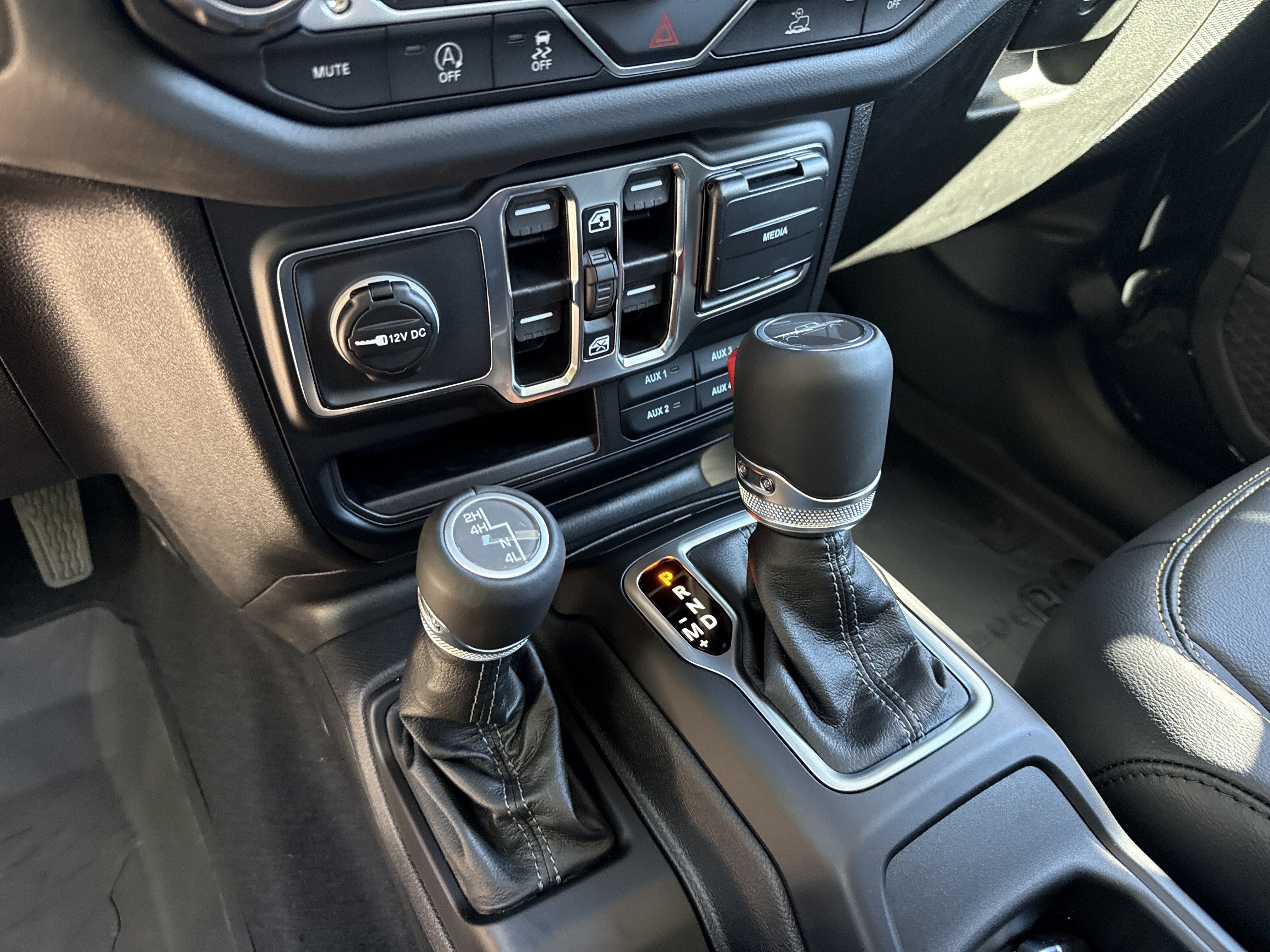 New 2025 Jeep Gladiator Sport w/ Premium Package AWD/4WD image 30