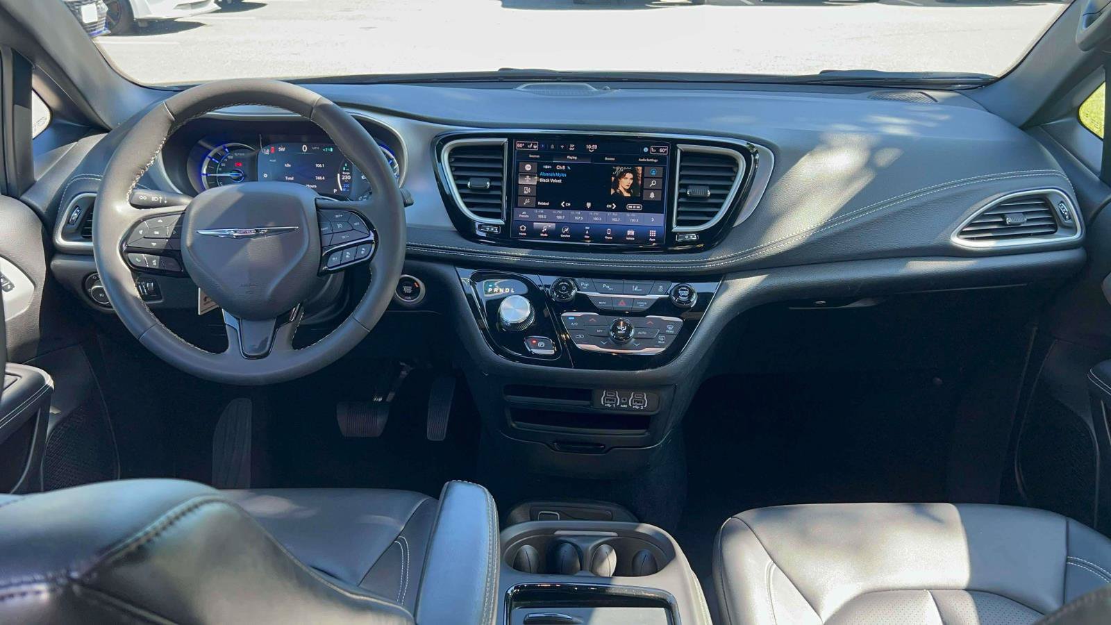 Used 2024 Chrysler Pacifica Limited FWD image 23
