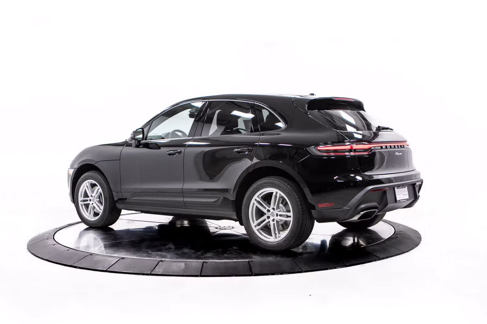 Certified 2026 Porsche Macan AWD/4WD image 3