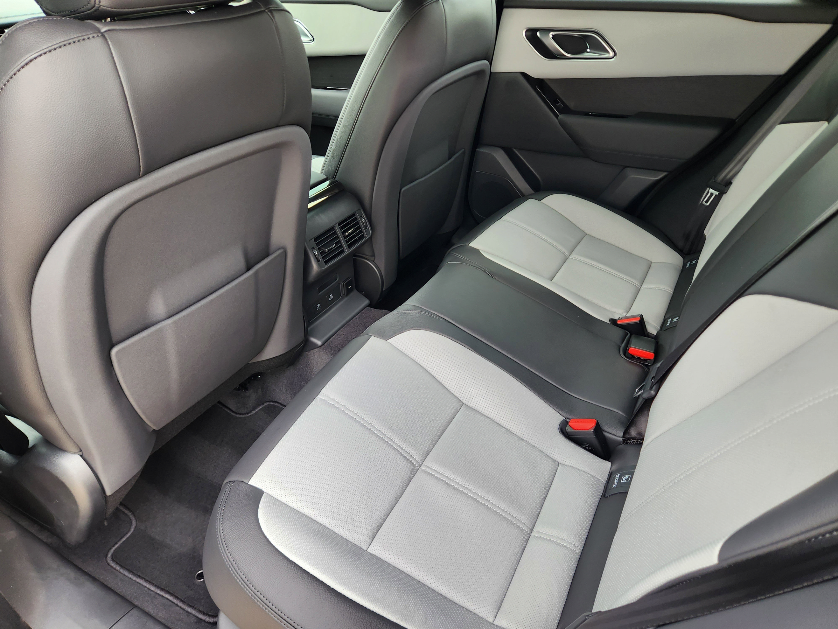 New 2026 Land Rover Range Rover Velar Dynamic SE AWD/4WD image 27