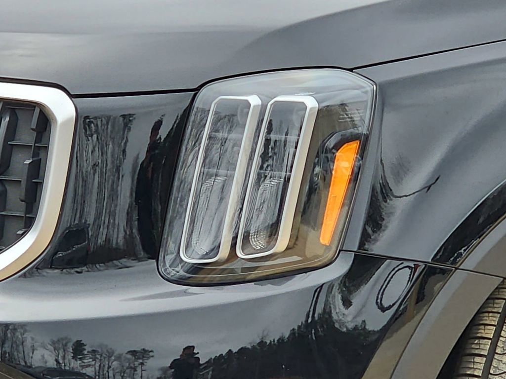 Used 2024 Kia Telluride EX w/ EX Captain's Chair Package image 18