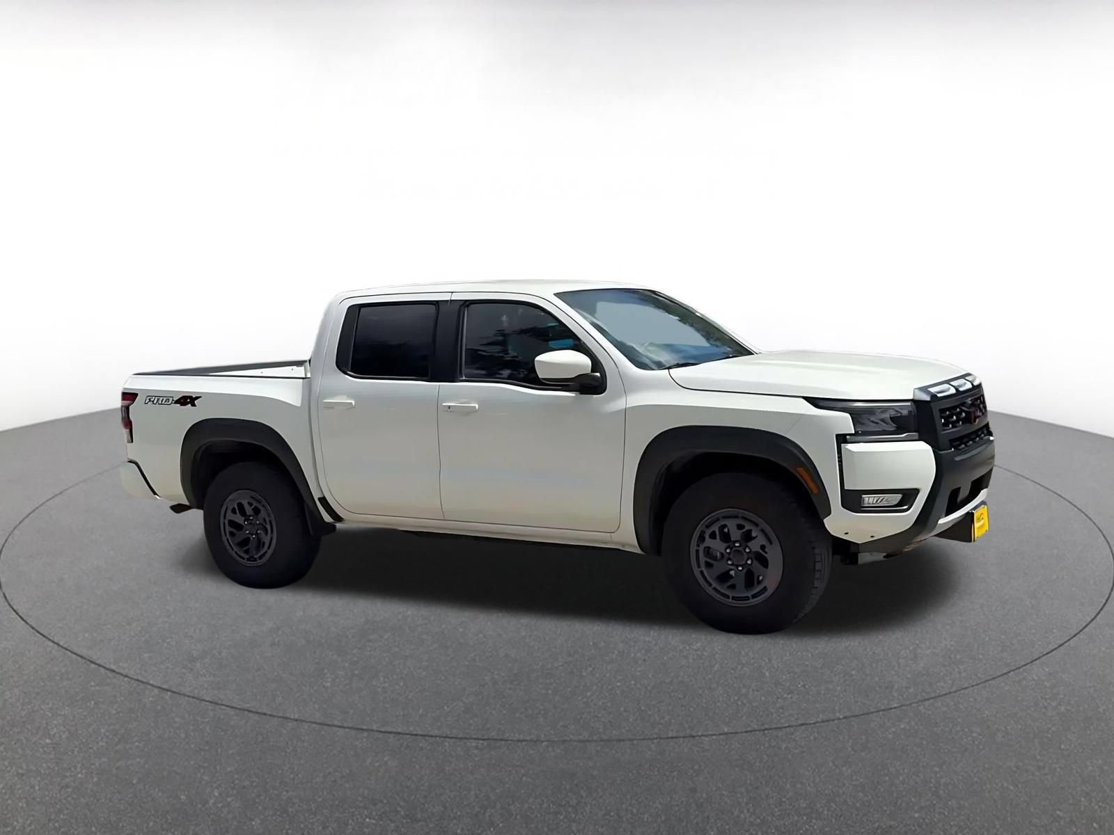 Used 2026 Nissan Frontier PRO-4X AWD/4WD image 2
