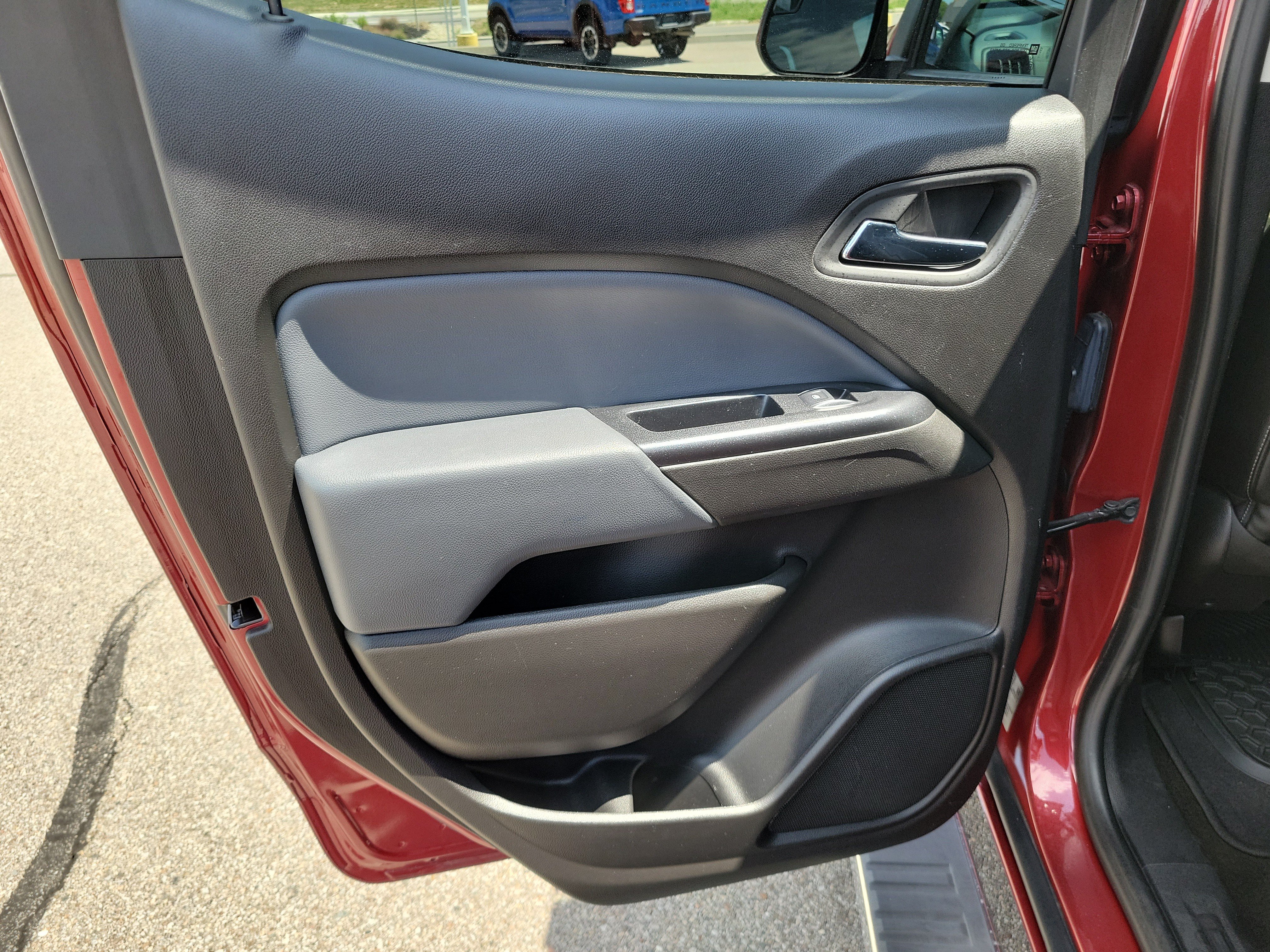 Used 2017 Chevrolet Colorado Z71 AWD/4WD image 13