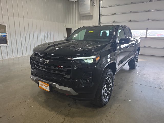 Used 2024 Chevrolet Colorado Z71 w/ Z71 Convenience Package 2 AWD/4WD image 4