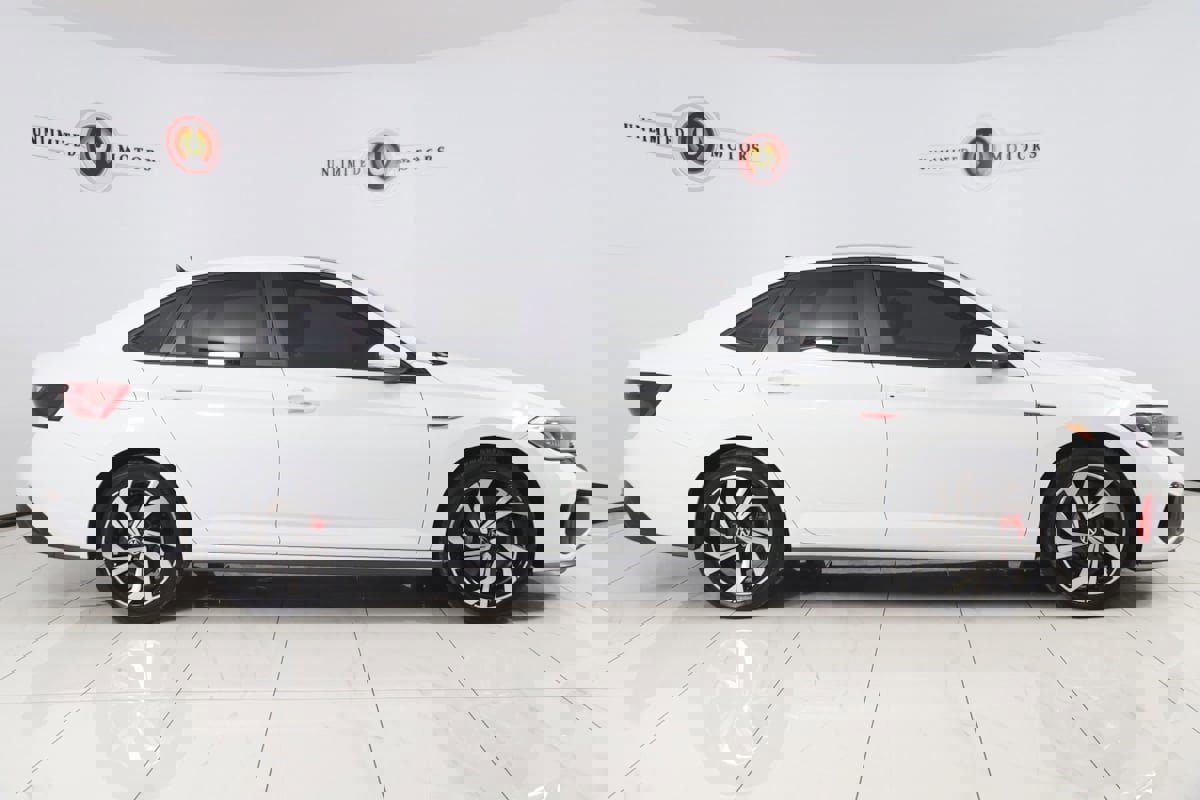 Used 2024 Volkswagen Jetta GLI Autobahn image 2