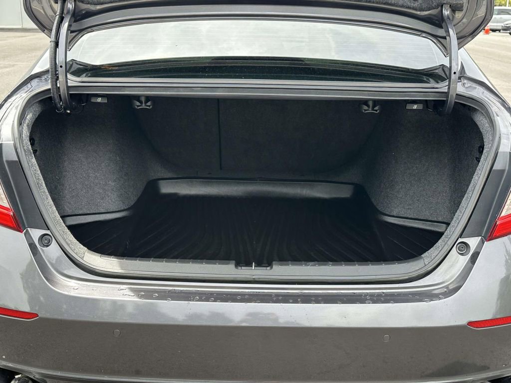 Used 2019 Honda Accord Touring image 9