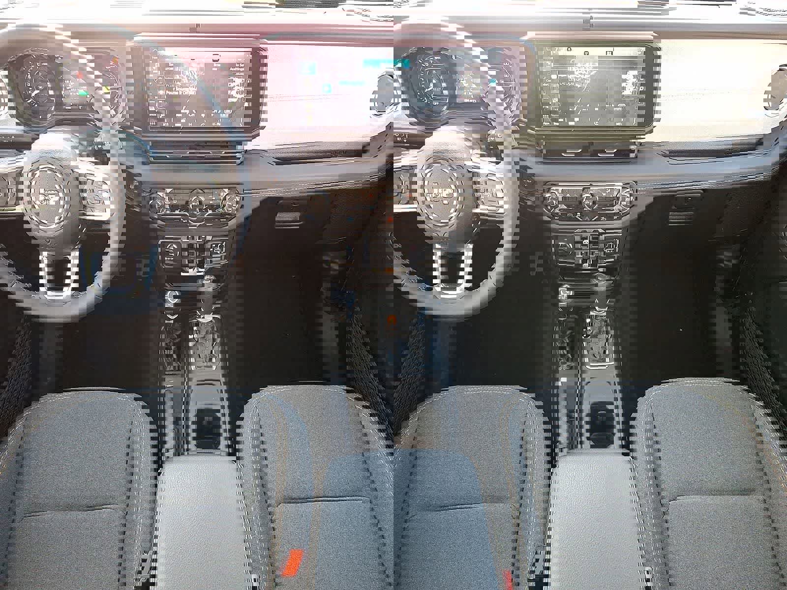 Used 2025 Jeep Wrangler Sahara image 11