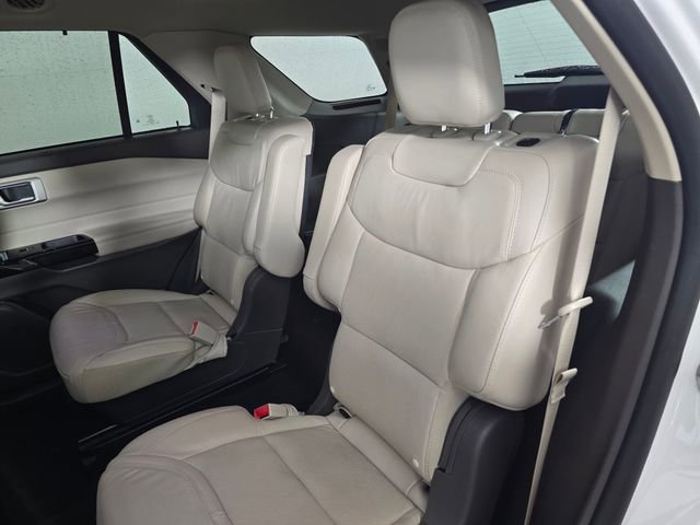 Certified 2023 Ford Explorer Platinum w/ Technology Package image 18