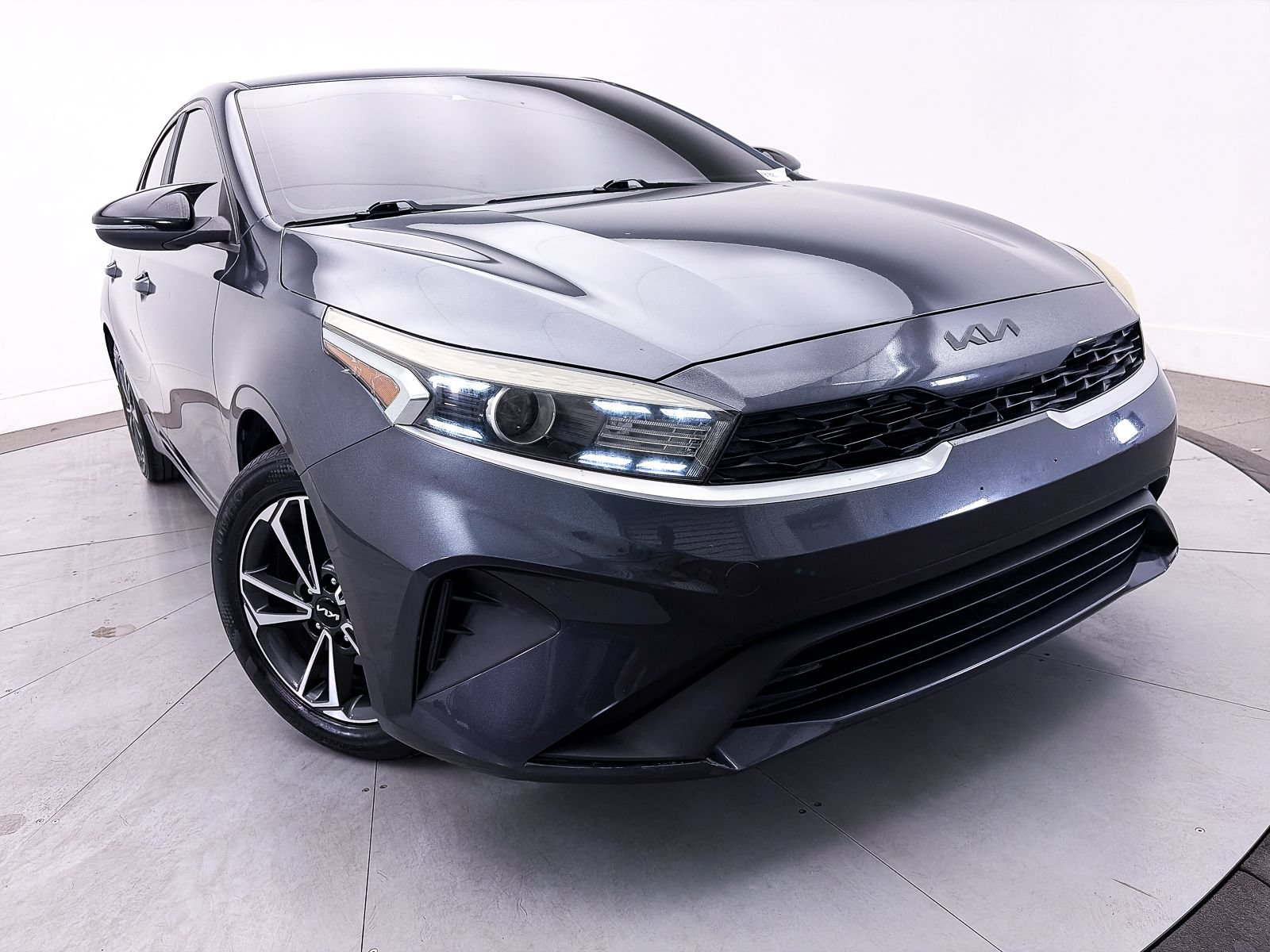 Used 2023 Kia Forte LXS w/ LXS Technology Package FWD image 8