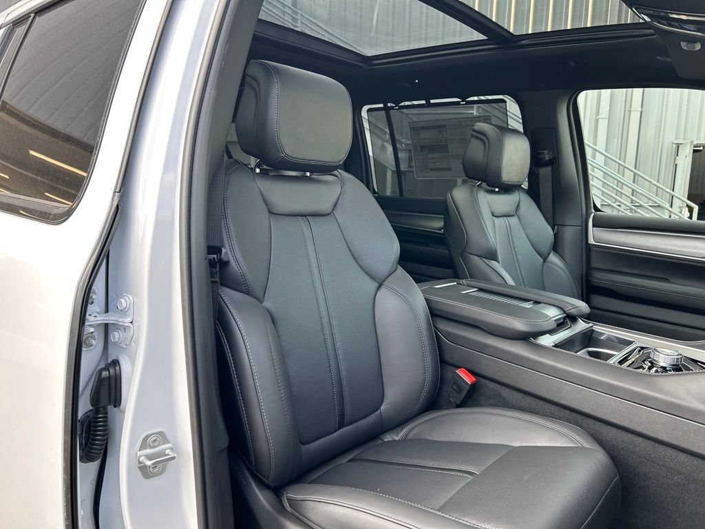 New 2026 Jeep Grand Wagoneer L Limited AWD/4WD image 34