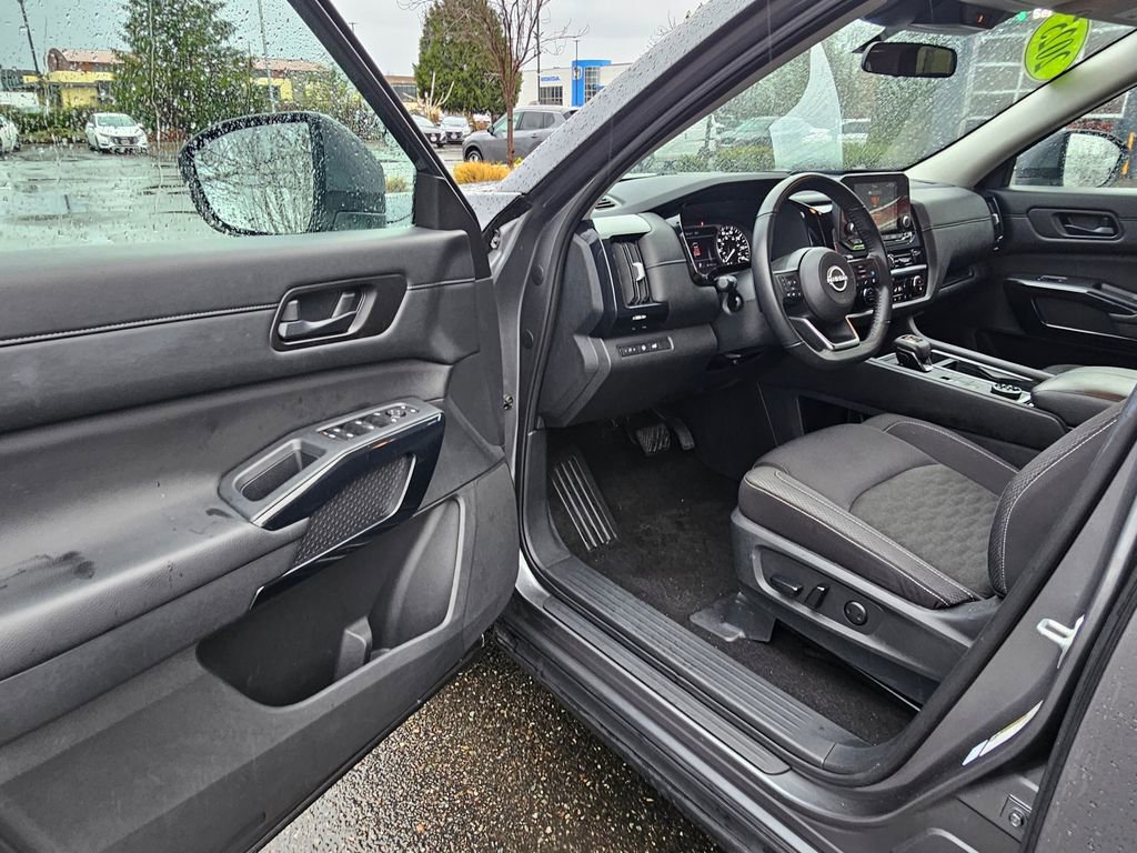 Certified 2025 Nissan Pathfinder SV AWD/4WD image 16