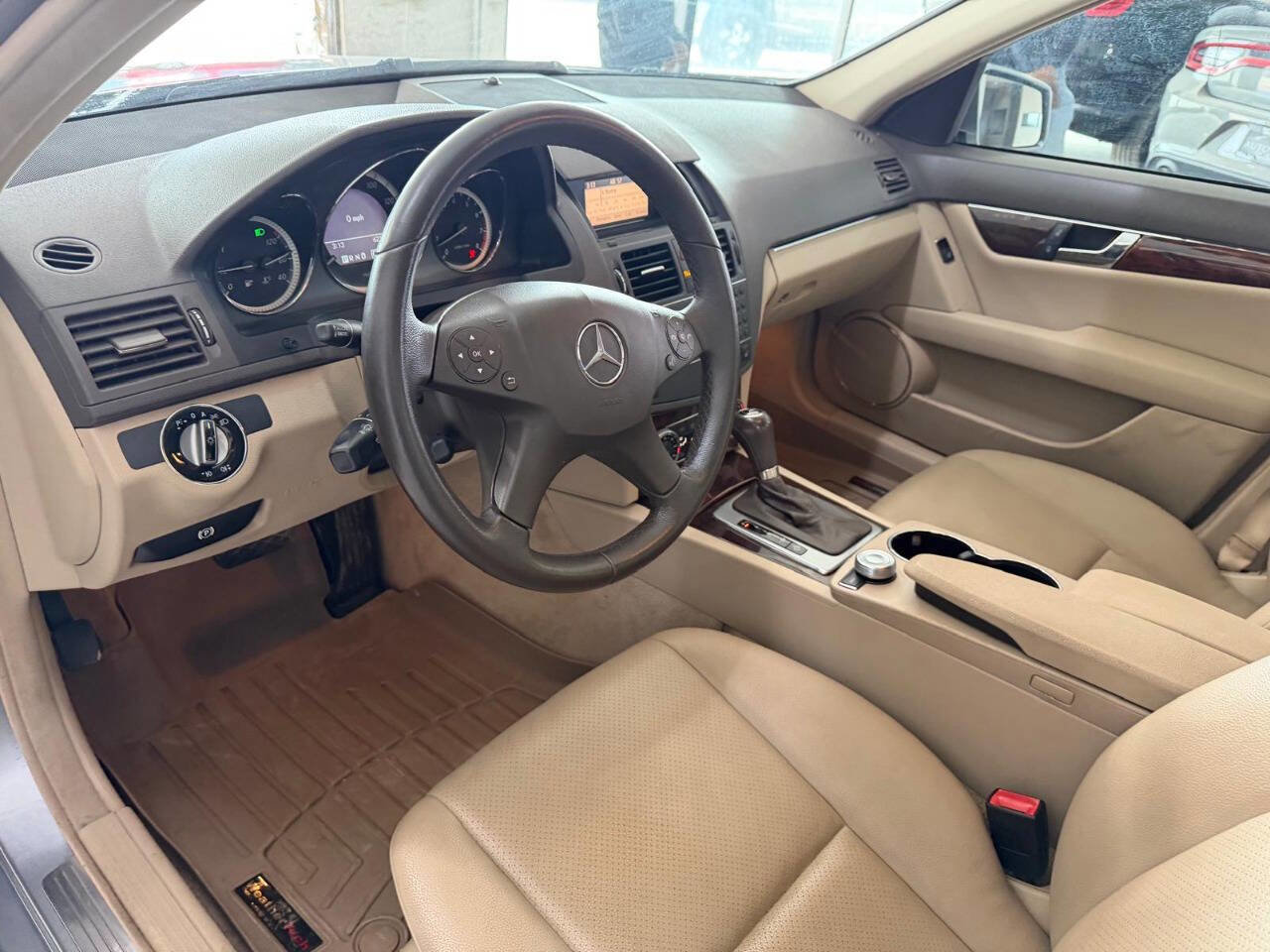 Used 2010 Mercedes-Benz C 300 Luxury image 19