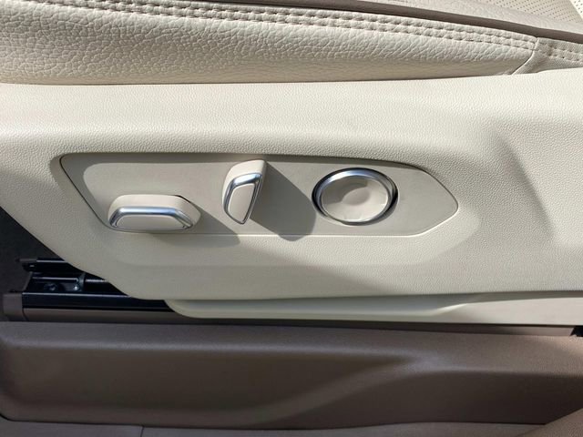 Used 2021 GMC Yukon Denali w/ Denali Premium Package image 17