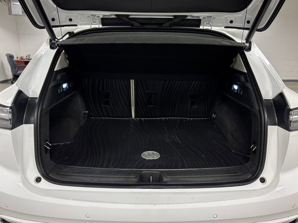 Used 2022 Buick Envision Avenir w/ Technology Package II image 19