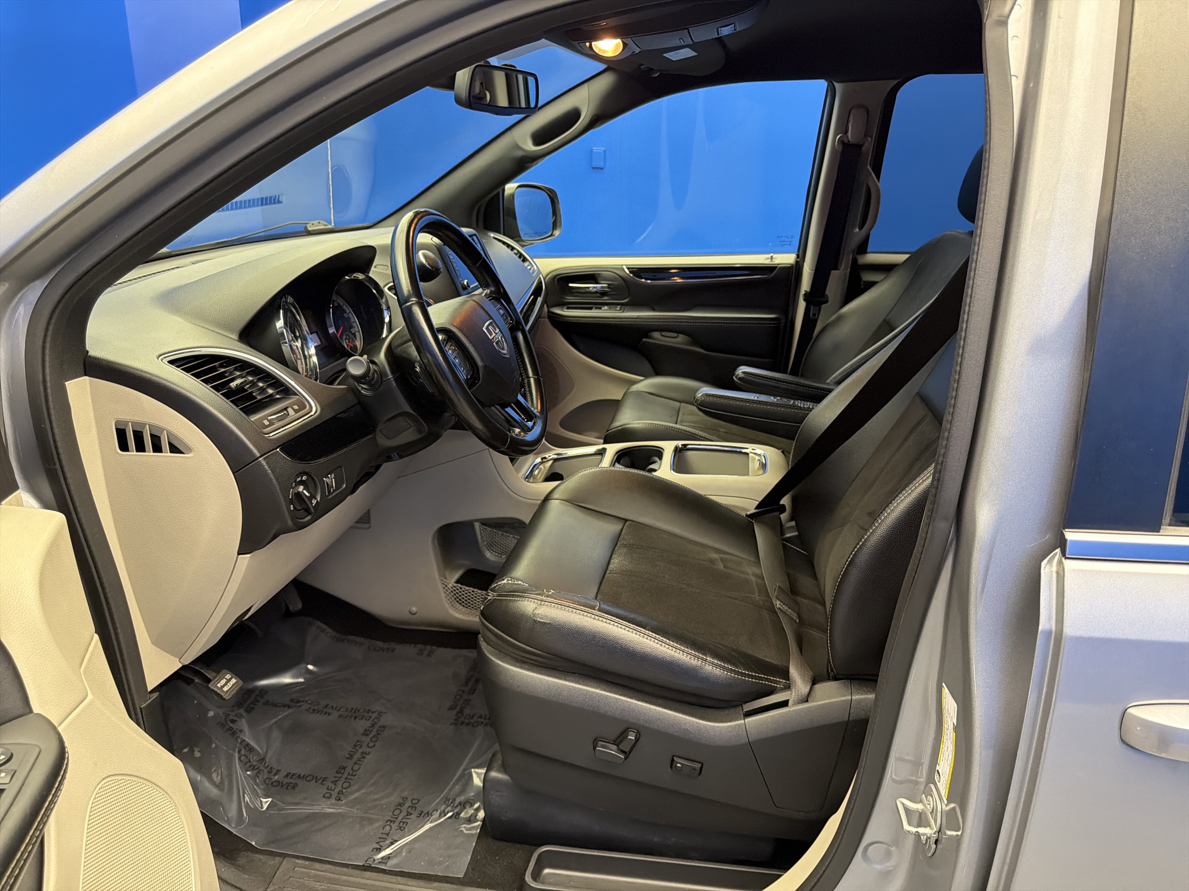 Used 2020 Dodge Grand Caravan SXT FWD image 13